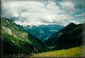 Průhled dolinou Sulztal do údolí Lechu a Allgäuerské Alpy 
