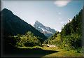 Vyrážíme na túru k chatě Petit Mountet - pohled údolím Val d'Anniviers na Besso (3668 m) 
