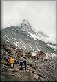 Hörnlihütte (na hřebeni) a úbočí Matterhornu 