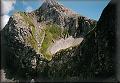 Stoupání nabírá na strmosti, vzadu se tyčí Grieskopf (2581 m) 