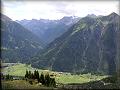 Pohled do údolí Lechu, dozadu se táhne Madautal 