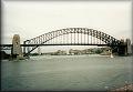 Sydney Harbour Bridge (délka 1150 m, rozpětí 503 m, výška 134 m, podjezd. výška 50 m) 