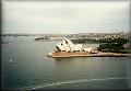 Pohled na Sydney Opera House z mostu 