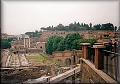 Forum Romanum - panorama 3/3: Vpředu Posvátná cesta a Juliova bazilika, vzadu Vestin chrám, Dům Vestálek, Titův oblouk, chrám Kastora a Polluxe, Palatin 
